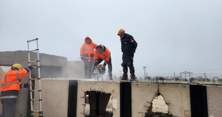 Elazığ Belediyesi Arama Kurtarma Ekibi, Eğitimlerine Devam Ediyor