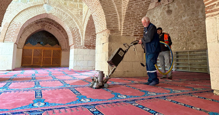 Elazığ Belediyesi Ekiplerinden Yoğun Bayram Temizliği Çalışması