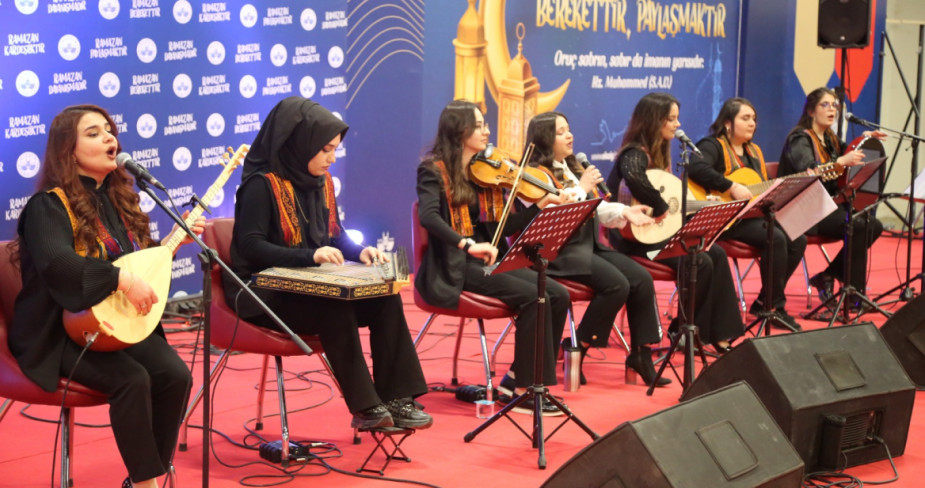 Elazığ Belediyesi Kadın Kürsübaşı Ekibi, Harput Musikisinin En Güzel Örneklerini Sundu