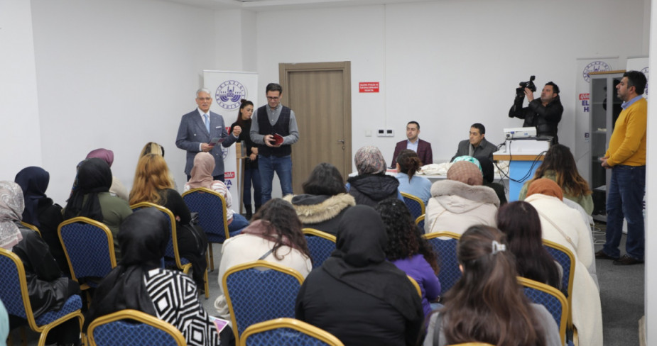 Elazığ Belediyesi’nde, Kadınlara Yönelik Eğitim Programları Sürüyor