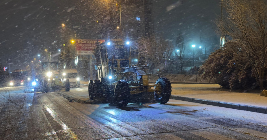 Elazığ Belediyesi’nden Yoğun Kar Yağışına Hızlı Ve Etkili Müdahale