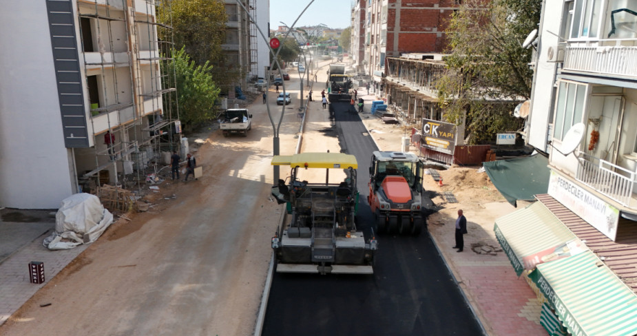 Sultan Fatih Caddesi’nde Asfalt Serim Çalışmaları Başladı